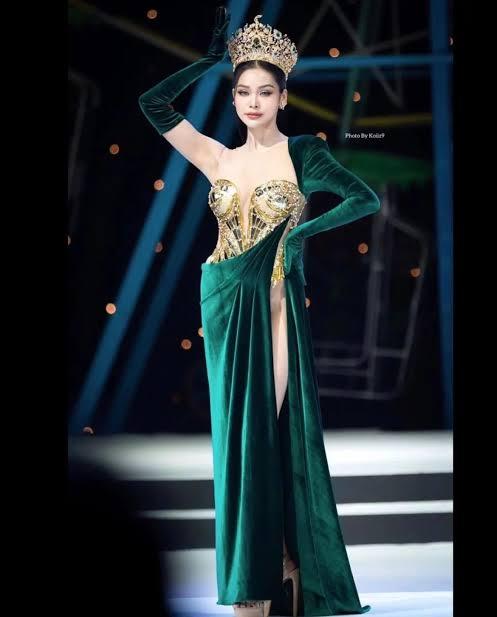 Hoa hậu Thái đến Việt Nam liền giật hết hào quang thảm đỏ: Visual như dát 10 tấn vàng, kiếm tiền bằng chứng khoán đại tài- Ảnh 4.
