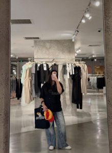Không mua nổi nhà, thà làm “công chúa phòng trọ”: Thoát cảnh gánh nợ hàng chục năm, có tiền thì thuê nhà xịn