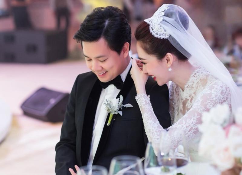 Cô gái nghèo quê Cà Mau hé lộ ảnh hiếm ngày về làm dâu tập đoàn bất động sản: Khung cảnh lễ cưới hào môn là đây!- Ảnh 2.