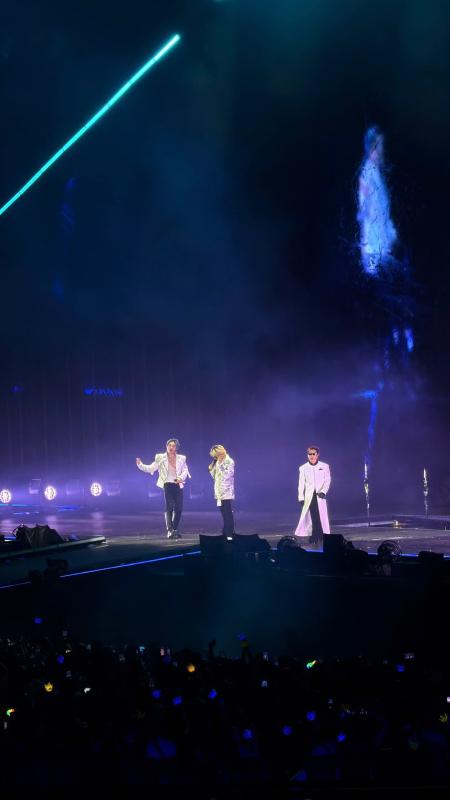 BIGBANG hét lớn "Hà Nội ơi", "Tôi yêu các bạn", cuối show không quên cúi lạy khán giả- Ảnh 2.