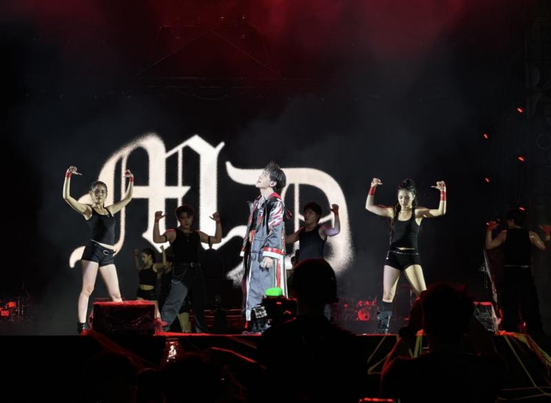 Quang Hùng MasterD mang hẳn võ đài MMA “đốt cháy” SAO Concert, loạt hit khiến fan đứng ngồi không yên!- Ảnh 8.