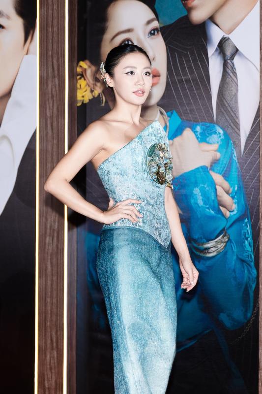 Thảm đỏ HOT nhất hôm nay: Chi Pu - Tóc Tiên dát vàng con mắt, Pháo nghiện khoe dáng lắm rồi- Ảnh 6.
