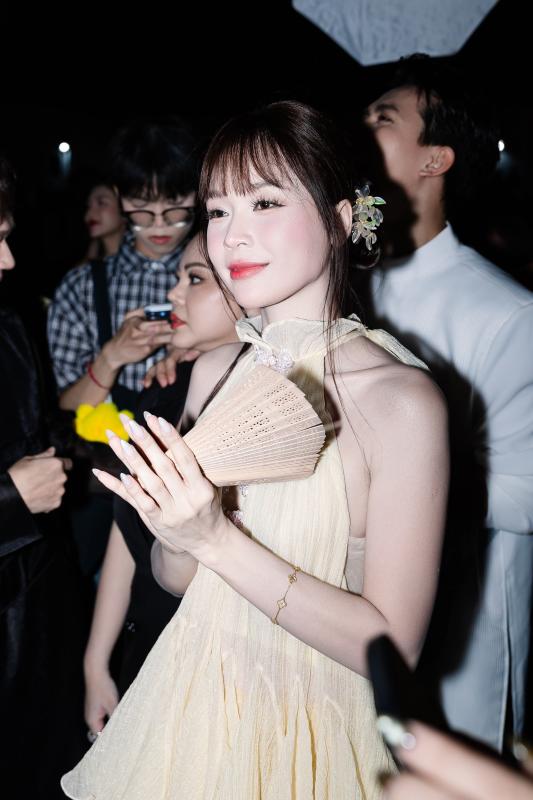 Thảm đỏ HOT nhất hôm nay: Chi Pu - Tóc Tiên dát vàng con mắt, Pháo nghiện khoe dáng lắm rồi- Ảnh 18.
