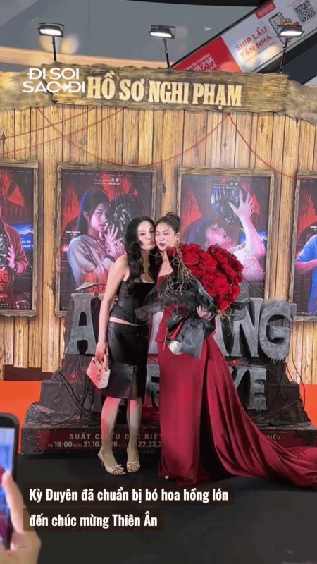 Bắt gặp Kỳ Duyên - Thiên Ân tình tứ không rời nhau nửa bước, thái độ khi có người nhận ra mới đáng bàn- Ảnh 1.