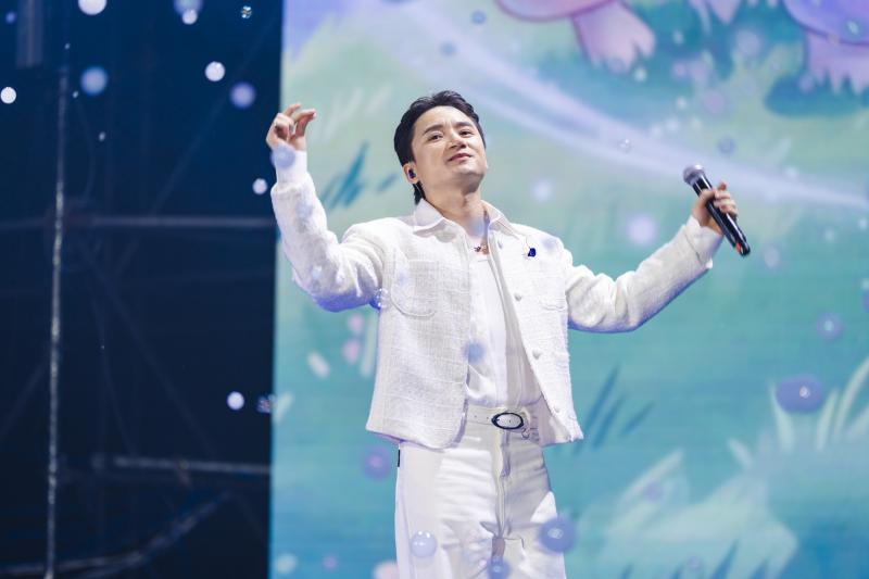Hòa Minzy xinh như công chúa, Phan Mạnh Quỳnh - Quách Văn Thơm mang loạt hit thăng hoa tại WeFamily Awards - Ảnh 5.
