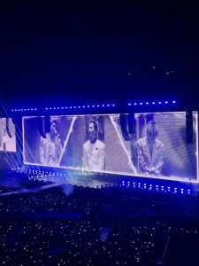 BIGBANG hét lớn "Hà Nội ơi", "Tôi yêu các bạn", cuối show không quên cúi lạy khán giả