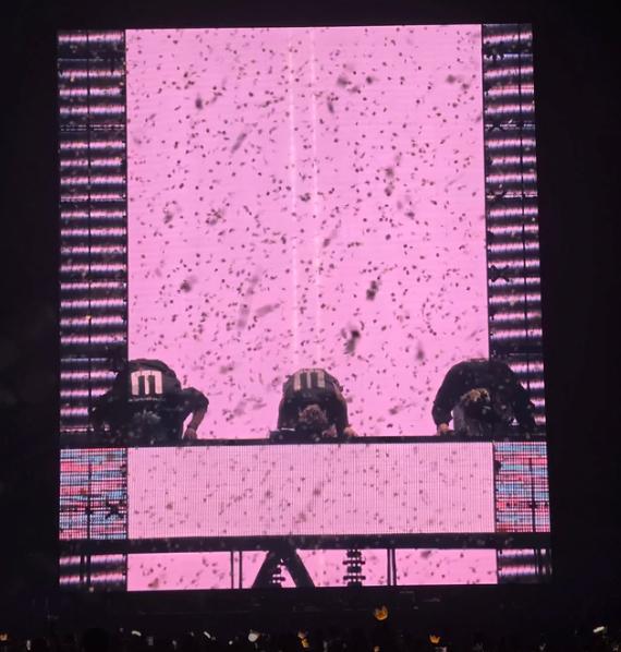 BIGBANG hét lớn "Hà Nội ơi", "Tôi yêu các bạn", cuối show không quên cúi lạy khán giả- Ảnh 7.