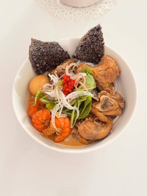 Mâm cơm nhà của Kiều Minh Tuấn- Ảnh 2.