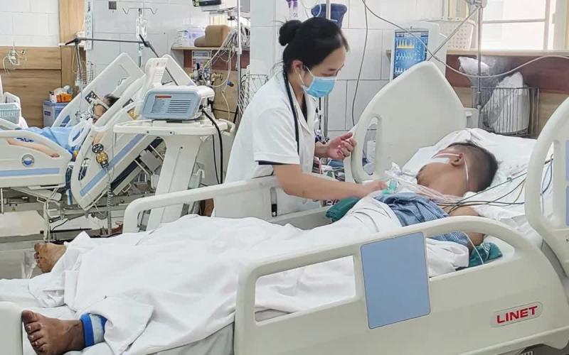 Vụ cháy nhà ở Hải Phòng: Hai vợ chồng dần hồi phục sau ngộ độc khí - Ảnh 1.