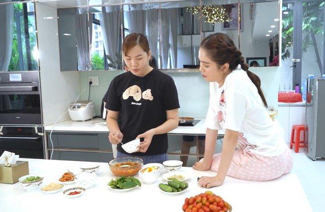 Mâm cơm nhà của Quốc Trường và Ngọc Trinh- Ảnh 11.