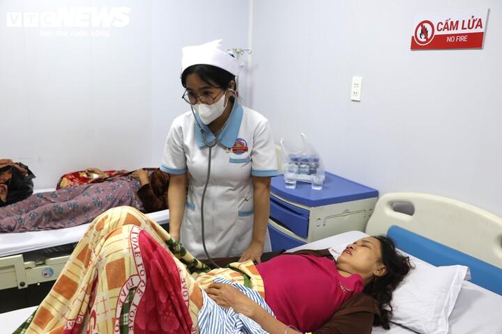 Số ca nghi ngộ độc sau khi ăn bánh mì vỉa hè ở Quảng Ngãi tăng lên 55 người- Ảnh 2.