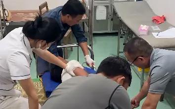Cấp cứu bệnh nhân 34 tuổi ngộ độc lá ngón tại Tuyên Quang - Ảnh 1.