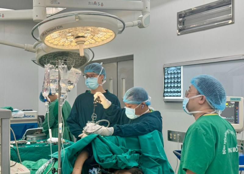 Người đàn ông 54 tuổi "ho ra đờm có mùi giống phân" - Ảnh 1.