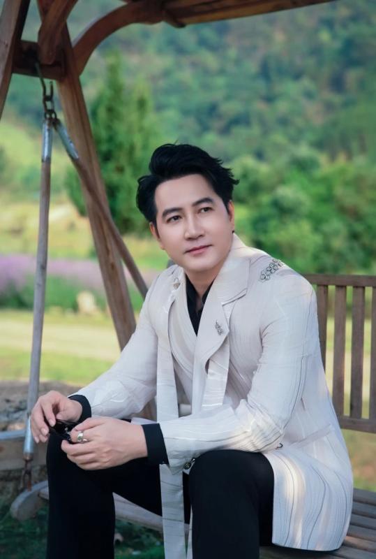 Nam ca sĩ Việt đổi đời sau 1 lần karaoke: Tậu biệt phủ cả tỷ đồng, có đêm đi hát mua được một cây vàng- Ảnh 3.