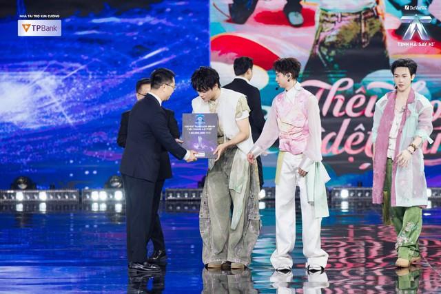 Tiết mục nhận giải “The Viet Vanguard Award - Tiên Phong Đất Việt”: Đưa ca trù lên Top 1 thịnh hành, học hát từ nghệ nhân 60 năm giữ nghề - Ảnh 3.
