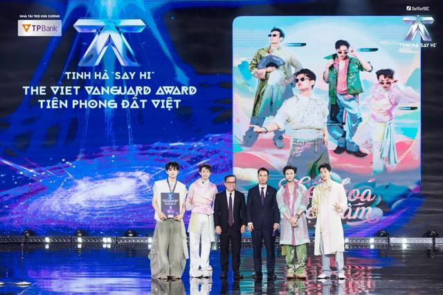 Tiết mục nhận giải “The Viet Vanguard Award - Tiên Phong Đất Việt”: Đưa ca trù lên Top 1 thịnh hành, học hát từ nghệ nhân 60 năm giữ nghề - Ảnh 4.