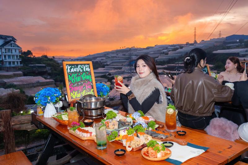 Tiệm Nướng Trạm Dừng Chill: một buổi chiều ăn BBQ, ngắm tàu cổ và chờ Đà Lạt lên đèn - Ảnh 6.