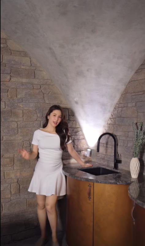 Hot girl Ngoại thương giờ làm dâu hào môn, vừa cưới được mẹ chồng tặng biệt thự có cả hầm rượu- Ảnh 8.