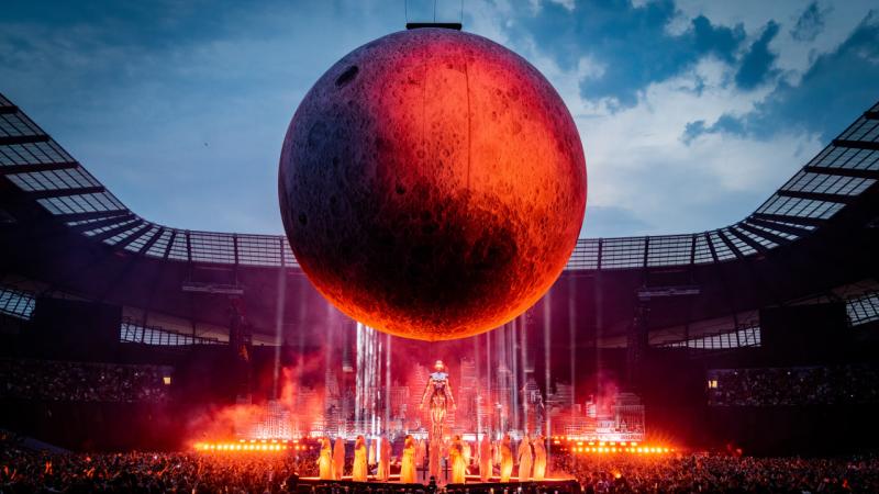 The Weeknd và đại tiệc ánh sáng kì ảo của The After Hours til Dawn Tour: Lý do “một nửa Việt Nam” có mặt tại Singapore 2 ngày cuối tuần- Ảnh 2.