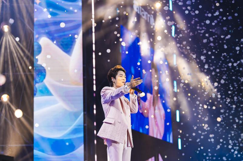Hòa Minzy xinh như công chúa, Phan Mạnh Quỳnh - Quách Văn Thơm mang loạt hit thăng hoa tại WeFamily Awards - Ảnh 10.