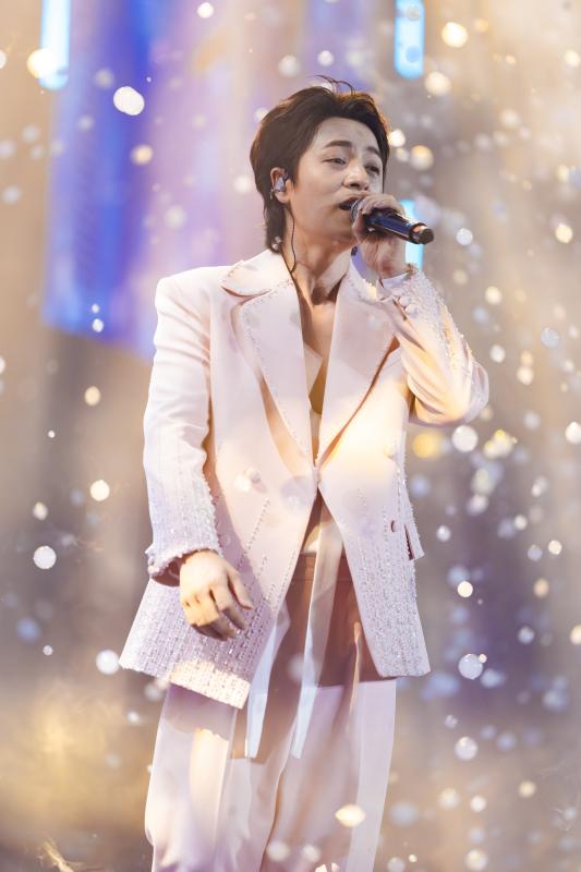 Hòa Minzy xinh như công chúa, Phan Mạnh Quỳnh - Quách Văn Thơm mang loạt hit thăng hoa tại WeFamily Awards - Ảnh 8.