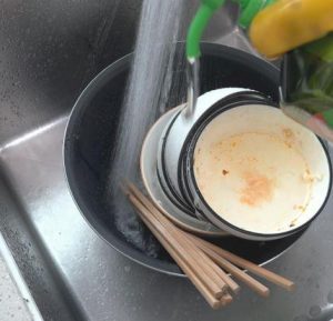 Rửa bát nhớ tránh 5 sai lầm này kẻo cả nhà rước bệnh