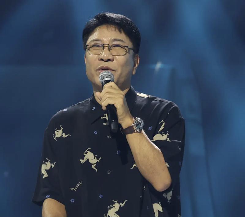 Cụ ông 74 tuổi làm chao đảo showbiz Hàn Quốc- Ảnh 1.