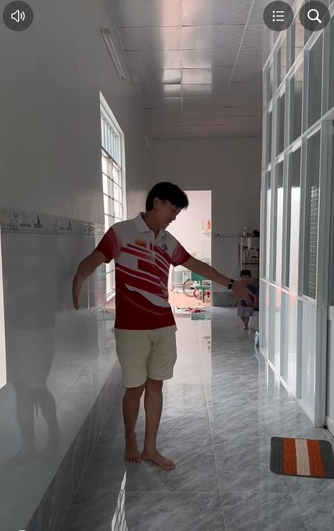 Nam nghệ sĩ quê Long An xây nhà cho anh trai sau khi tặng nhà 10 phòng ngủ cho cha mẹ- Ảnh 2.