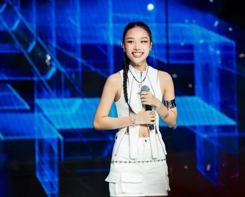 Nữ ca sĩ 21 tuổi khiến sao quốc tế hơn 400 triệu stream phải đích thân bay sang tận Việt Nam làm 1 điều- Ảnh 6.