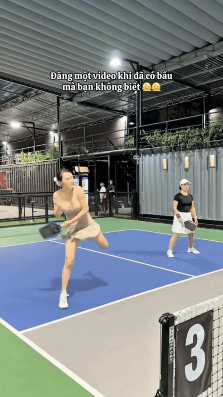 Vũ Thúy Quỳnh có bầu nhưng vẫn đi đánh pickle ball, tiết lộ lý do giấu giếm chuyện mang bầu - Ảnh 1.
