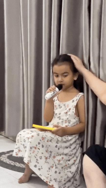 Con gái Võ Hạ Trâm "giao diện Ấn Độ nhưng hệ điều hành miền Tây", thừa hưởng giọng hát cao vút của mẹ- Ảnh 2.