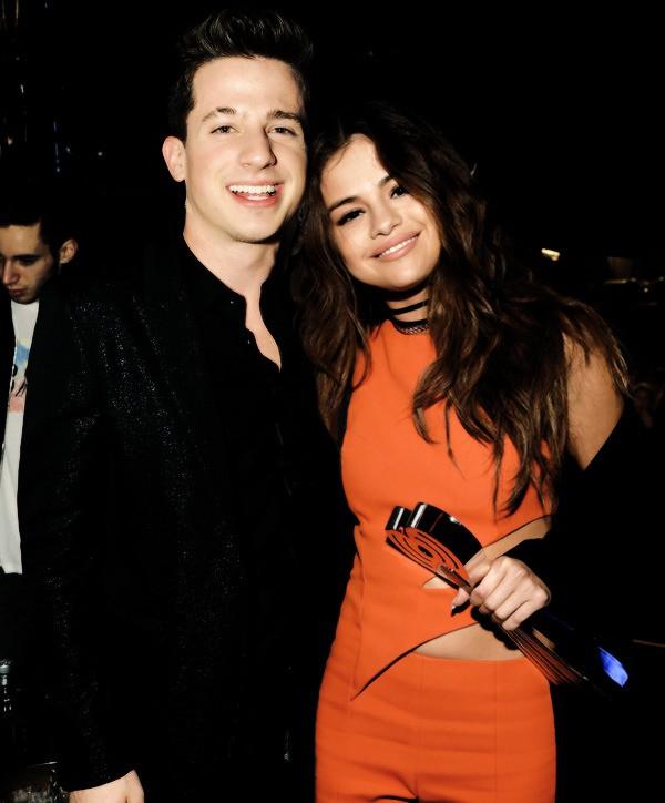 Thấy tình cũ Selena Gomez tương tác ngọt lịm bên đại mỹ nhân, cả cõi mạng réo gọi: "Làm ơn đưa Selena đến đây!"- Ảnh 7.