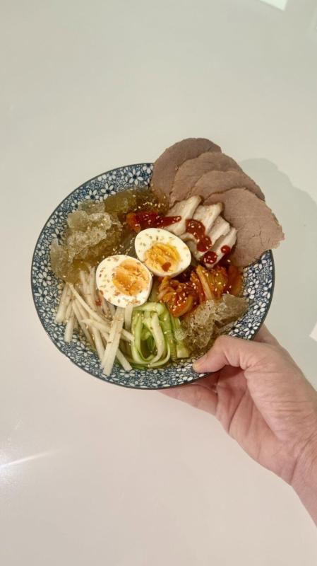 Mâm cơm nhà của Kiều Minh Tuấn- Ảnh 10.