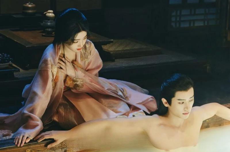 Thừa Lỗi Ngọc Điệm Thu gắn chặt biệt danh “ông hoàng cảnh tắm”- Ảnh 2.